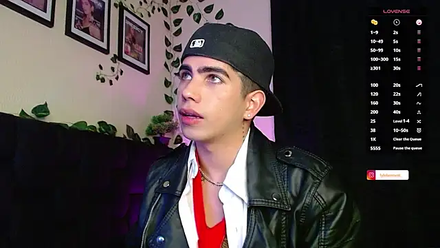 Snapshot of LyleBennett_ chatting on 14, 2, 2025 LyleBennett online show from 14, 2, 2025