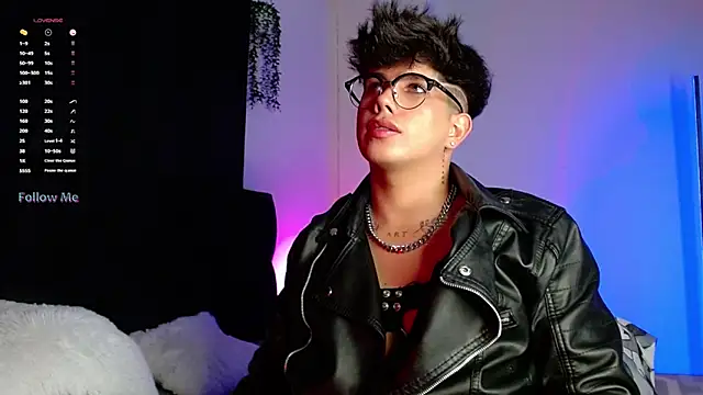 Snapshot of LyleBennett_ chatting on 28, 10, 2025 LyleBennett online show from 28, 10, 2025