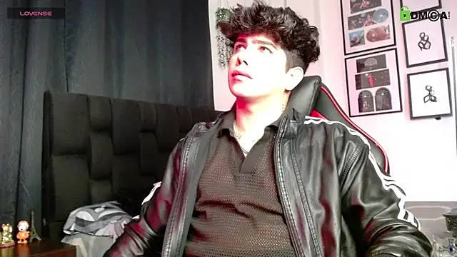 Snapshot of LyleBennett_ chatting on 16, 11, 2025 LyleBennett online show from 16, 11, 2025