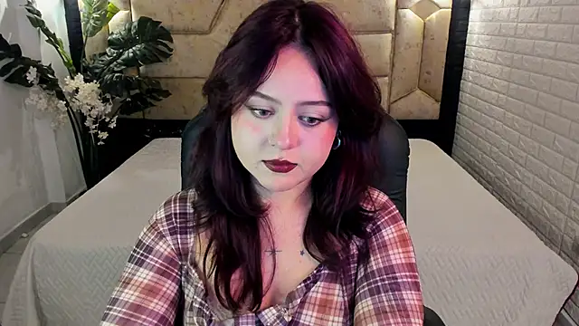 Snapshot of crimson_tati_ chatting on 30, 4, 2026 crimson tati online show from 30, 4, 2026
