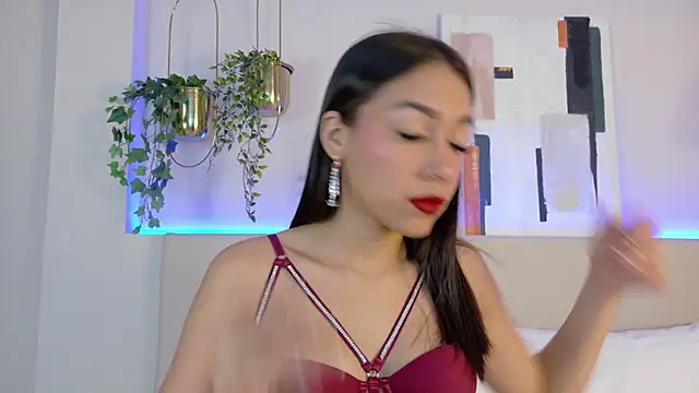 MiaOconner online show from 17, 12, 2024