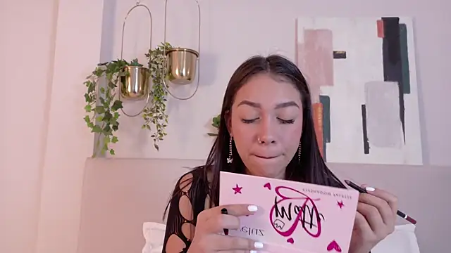 Snapshot of MiaOconner chatting on 7, 1, 2025 MiaOconner online show from 7, 1, 2025