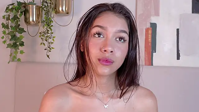 MiaOconner online show from 10, 1, 2025