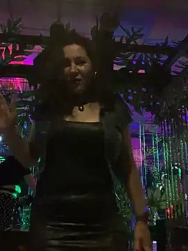 Snapshot of Tina_Moretti chatting on 8, 3, 2025 Tina Moretti online show from 8, 3, 2025