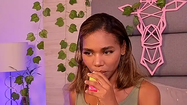 Snapshot of Lily_Miiller chatting on 6, 11, 2025 Lily Miiller online show from 6, 11, 2025