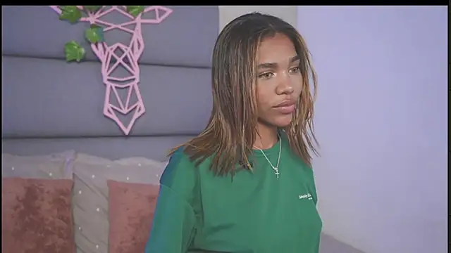 Snapshot of Lily_Miiller chatting on 17, 11, 2025 Lily Miiller online show from 17, 11, 2025