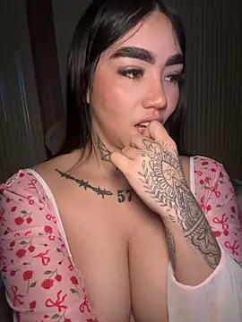 Nickiiiii online show from 4, 2, 2026