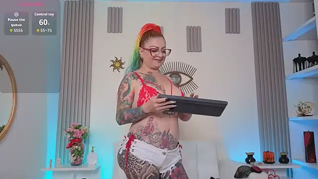 Snapshot of EMILY_ROUSSE71 chatting on 25, 5, 2026 EMILY ROUSSE71 online show from 25, 5, 2026
