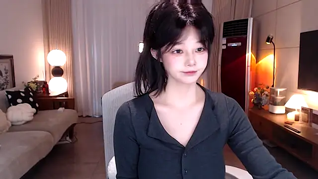 sweateanv  online show from 13, 3, 2026