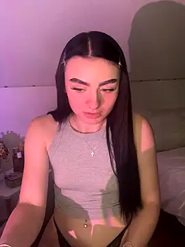 Snapshot of AdelinaAlia chatting on 11, 9, 2025 AdelinaAlia online show from 11, 9, 2025