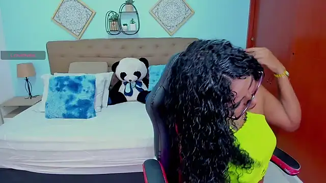 Snapshot of Edelaine_rogers chatting on 3, 3, 2026 Edelaine rogers online show from 3, 3, 2026