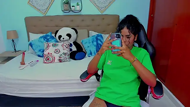 Edelaine rogers online show from 5, 3, 2026