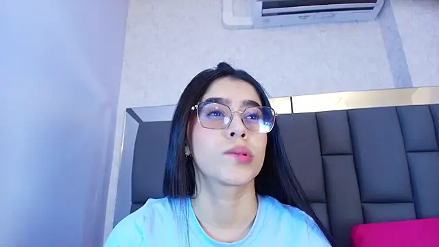 Snapshot of Amy_wats0n chatting on 5, 5, 2026 Amy wats0n online show from 5, 5, 2026