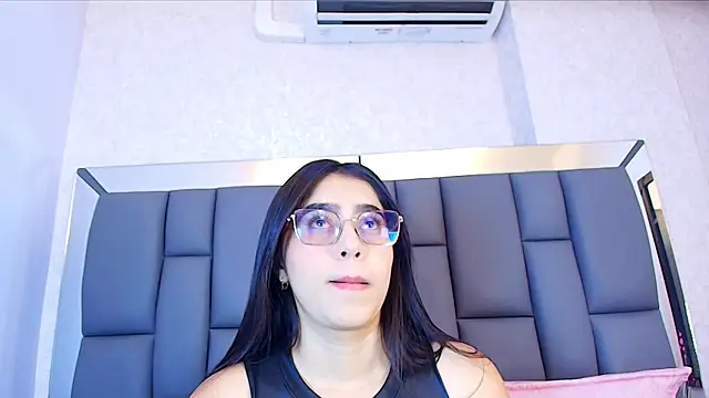 Snapshot of Amy_wats0n chatting on 6, 5, 2026 Amy wats0n online show from 6, 5, 2026