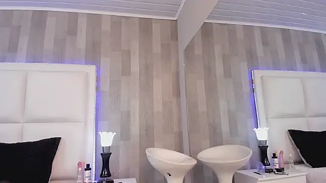 HazelMoret online show from 12, 2, 2025