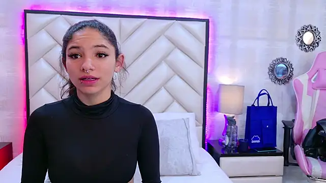 HazelMoret online show from 19, 9, 2025