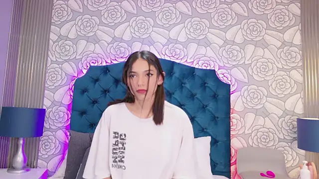 HazelMoret online show from 11, 2, 2026