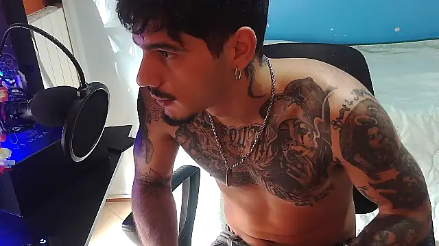 Badboyi1997 online show from 17, 10, 2025