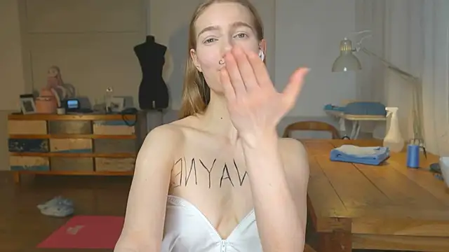 Snapshot of solar_bella chatting on 25, 1, 2025 solar bella online show from 25, 1, 2025