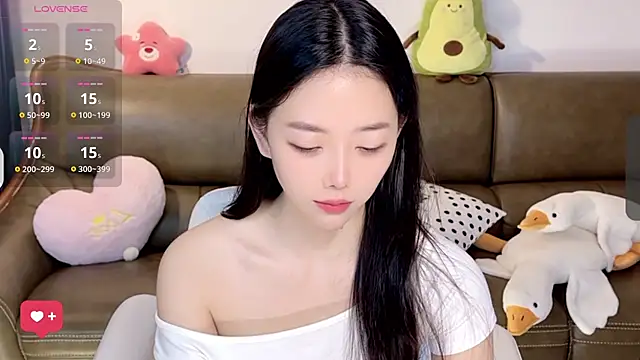 Yilin1999 online show from 24, 2, 2025