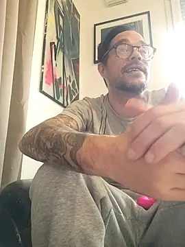 Snapshot of mileflav0r chatting on 4, 12, 2025 mileflav0r online show from 4, 12, 2025