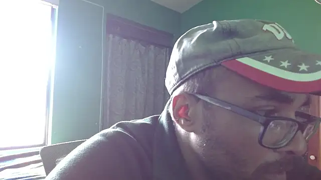 Snapshot of _______the chatting on 16, 12, 2025 the online show from 16, 12, 2025