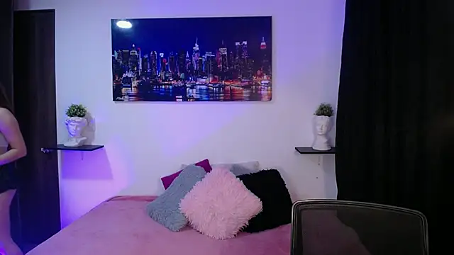 cristal-evanns online show from 4, 12, 2024