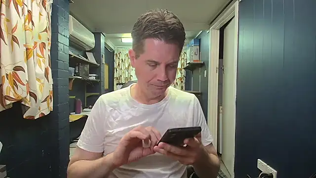 Snapshot of tilobinder chatting on 14, 12, 2025 tilobinder online show from 14, 12, 2025