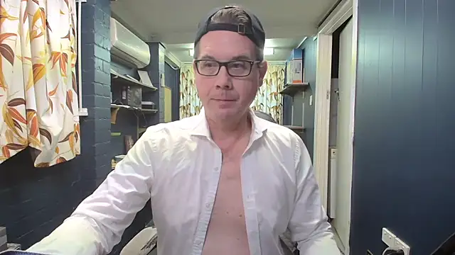 Snapshot of tilobinder chatting on 9, 1, 2026 tilobinder online show from 9, 1, 2026