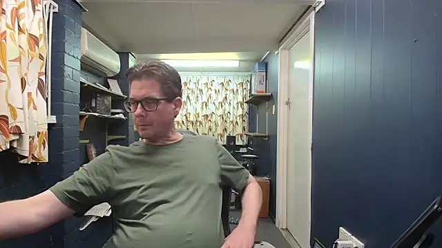 Snapshot of tilobinder chatting on 15, 3, 2026 tilobinder online show from 15, 3, 2026