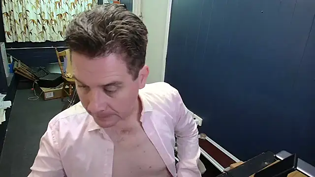 Snapshot of tilobinder chatting on 10, 4, 2026 tilobinder online show from 10, 4, 2026