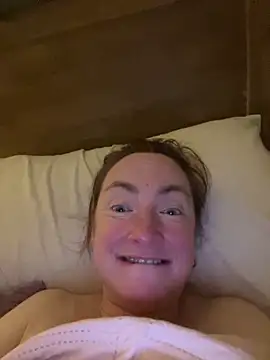 Snapshot of LouiseTswing chatting on 30, 12, 2024 LouiseTswing online show from 30, 12, 2024