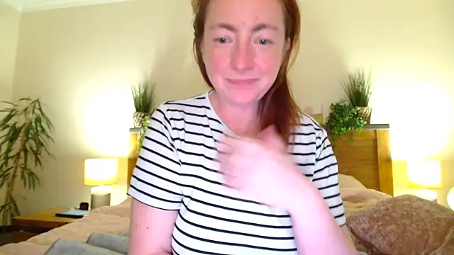 Snapshot of LouiseTswing chatting on 13, 3, 2025 LouiseTswing online show from 13, 3, 2025