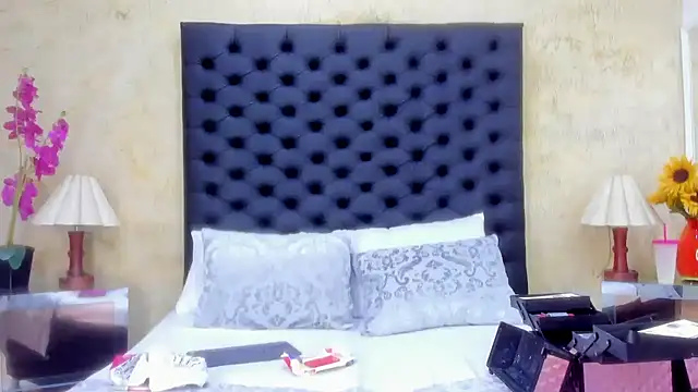 Snapshot of NahomiWhitel chatting on 19, 2, 2026 NahomiWhitel online show from 19, 2, 2026