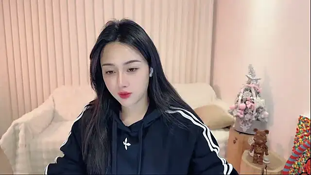 Snapshot of K-moumou chatting on 8, 3, 2025 K-moumou online show from 8, 3, 2025