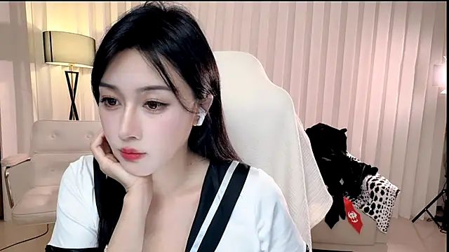 K-moumou online show from 10, 11, 2025