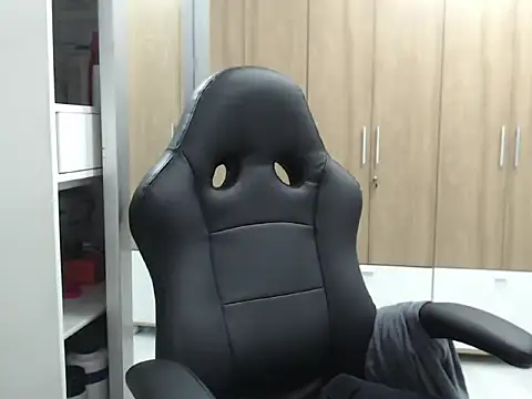 Snapshot of RoxanaLove9 chatting on 7, 1, 2025 RoxanaLove9 online show from 7, 1, 2025