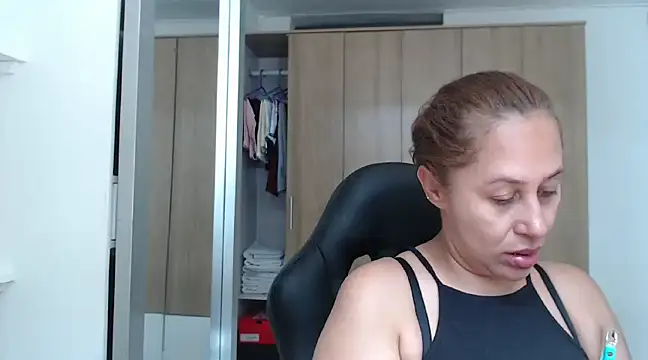 Snapshot of RoxanaLove9 chatting on 21, 1, 2025 RoxanaLove9 online show from 21, 1, 2025