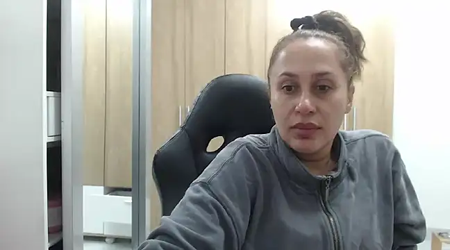 Snapshot of RoxanaLove9 chatting on 9, 2, 2025 RoxanaLove9 online show from 9, 2, 2025