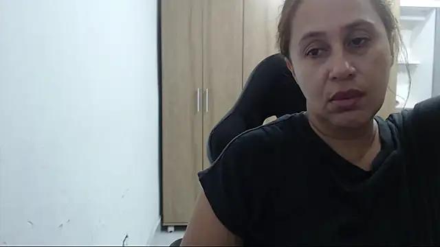 Snapshot of RoxanaLove9 chatting on 19, 6, 2026 RoxanaLove9 online show from 19, 6, 2026