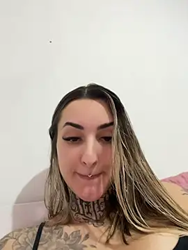 Snapshot of hotskinny1 chatting on 2, 5, 2026 hotskinny1 online show from 2, 5, 2026