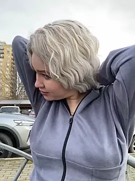 KikiWatson online show from 8, 1, 2025