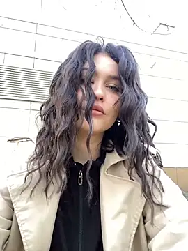 KikiWatson online show from 15, 2, 2025