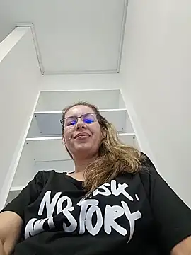 Snapshot of uber_babe chatting on 18, 6, 2026 uber babe online show from 18, 6, 2026