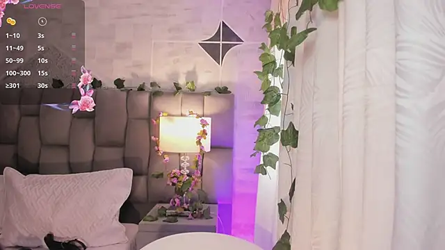 HannaRhodes online show from 3, 3, 2025