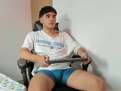 Snapshot of leo030809 chatting on 10, 1, 2025 leo030809 online show from 10, 1, 2025