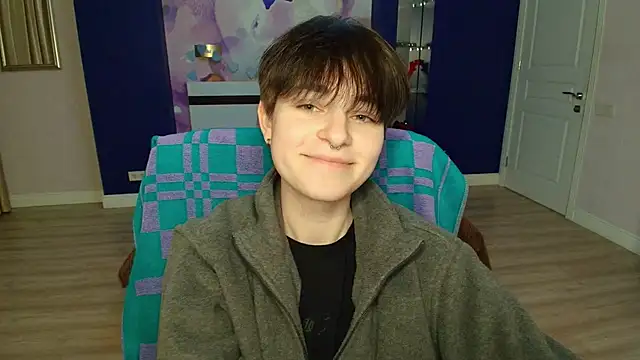 EmiliaYours online show from 3, 2, 2025