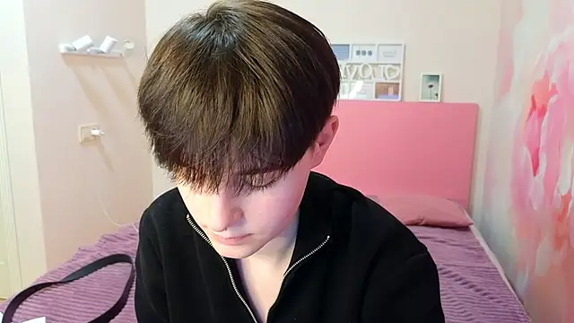 EmiliaYours online show from 28, 2, 2025