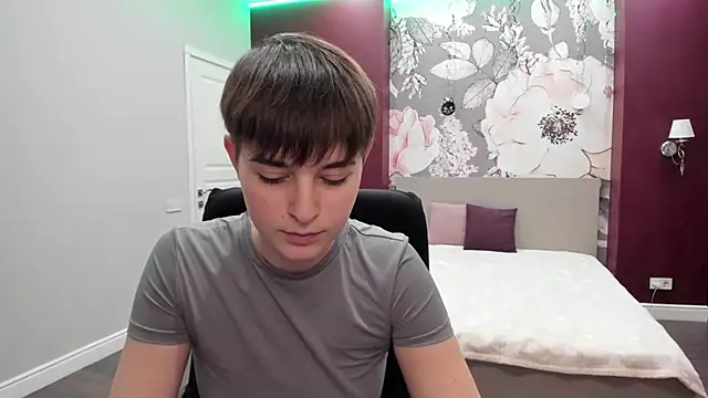 EmiliaYours online show from 11, 11, 2025