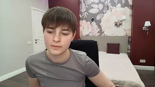 EmiliaYours online show from 5, 4, 2026